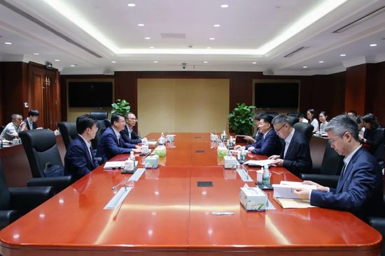 V交易网 进出口银行副行长王康与工商银行高级业务总监田枫林举行会谈